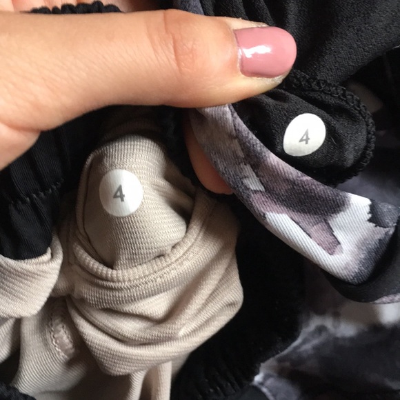 Lululemon Free to be Zen and Hotty Hot Short sz 4 - Picture 3 of 5